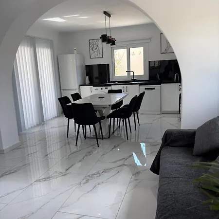 Luxury Coral View, Peyia, فيلة
